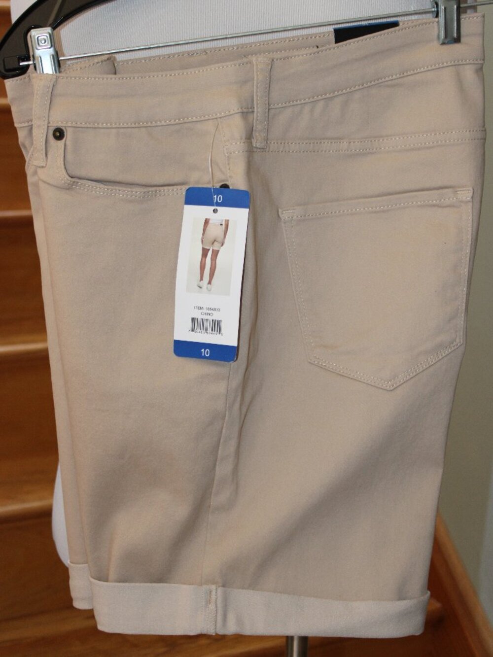 DKNY JEANS NWT Women Shorts SZ 10 Cuffed Stretch Flat Casual Summer